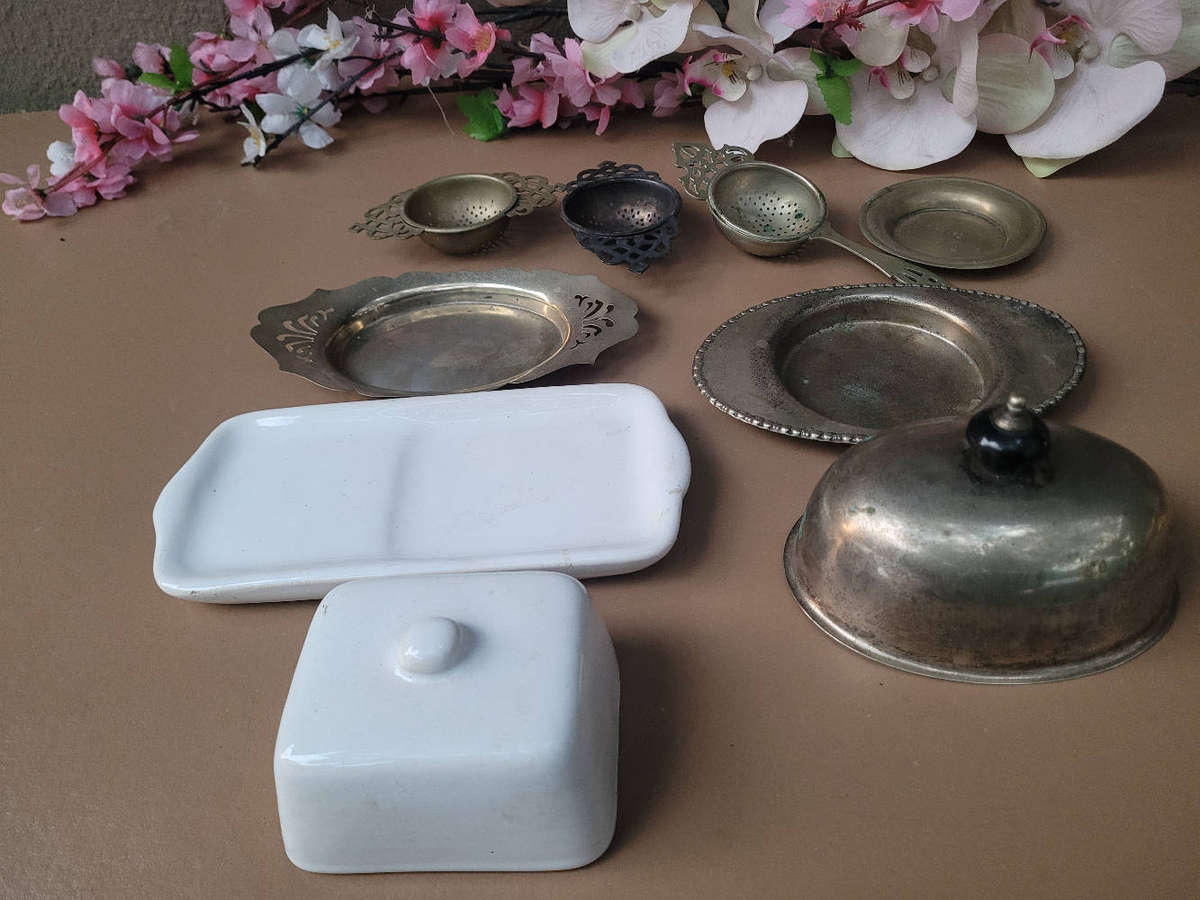 Vintage Mixed Lot-As Pictured. (Bid Per Lot)