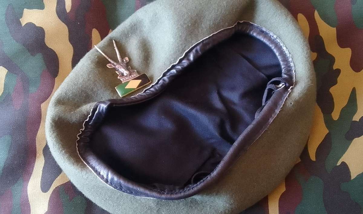 SADF -  SWATF INFANTRY  BERET (FULL)****CAP BADGE & BALKIE****HARD TO FIND