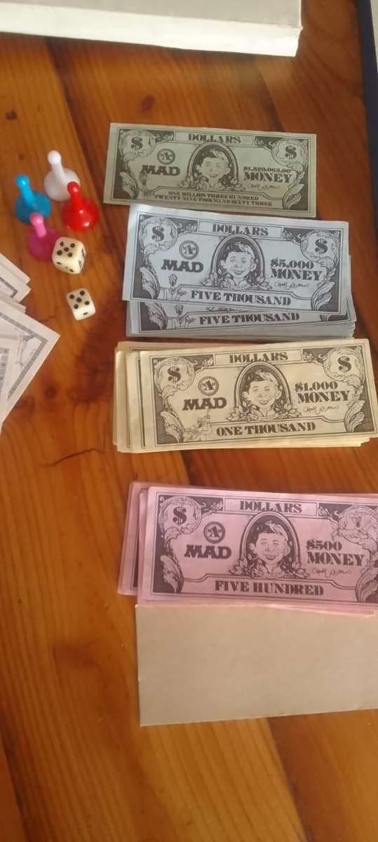 MAD MONOPOLY BOARD GAME - a true Classical-