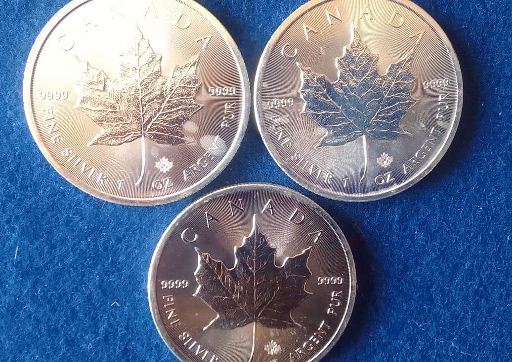 Silver sale, Snap it Up!   CANADIAN MAPLE LEAF 1 OZ SILVER COIN (BU) (2017)