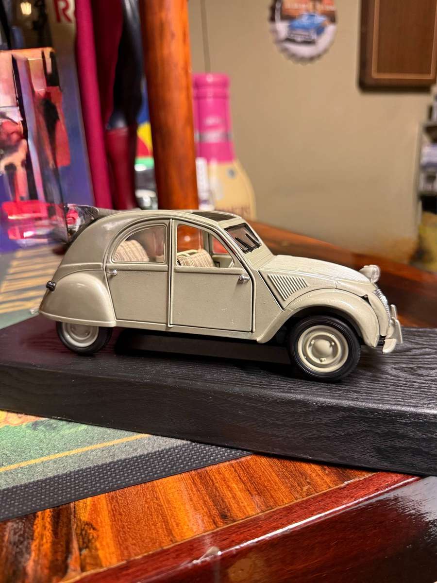 Citroen 2CV - 1952 - 1/18 Maisto