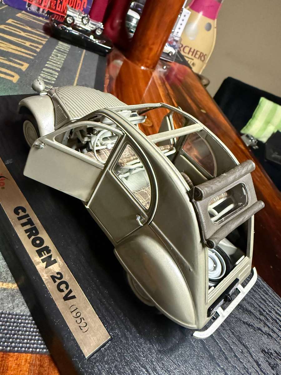 Citroen 2CV - 1952 - 1/18 Maisto