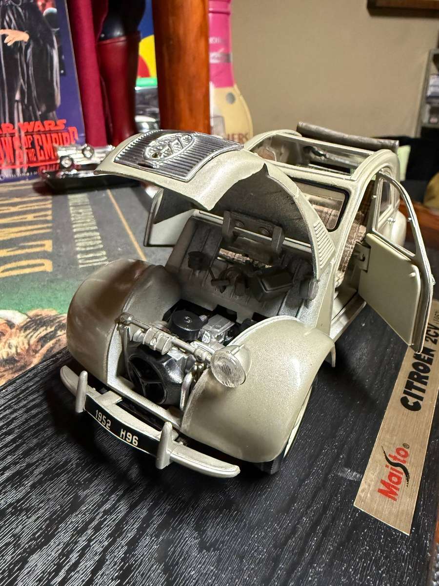 Citroen 2CV - 1952 - 1/18 Maisto