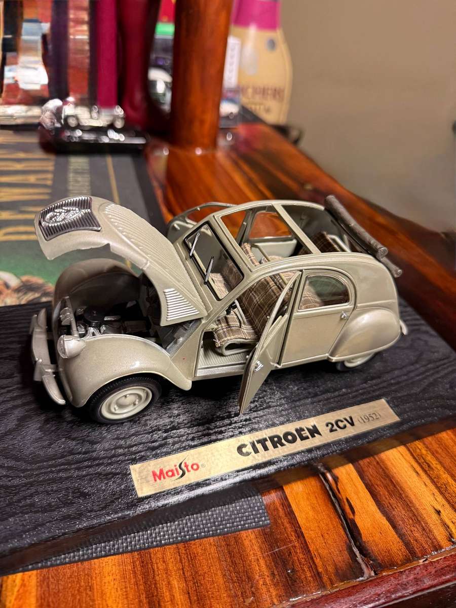 Citroen 2CV - 1952 - 1/18 Maisto