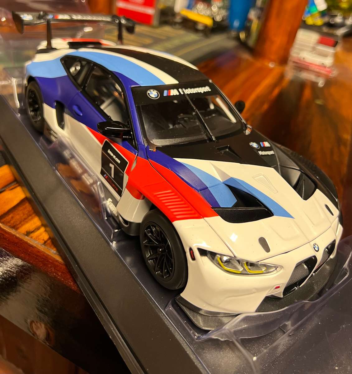 BMW M4 - GT3 - 2021 Presentation- 1/18 Minichamps