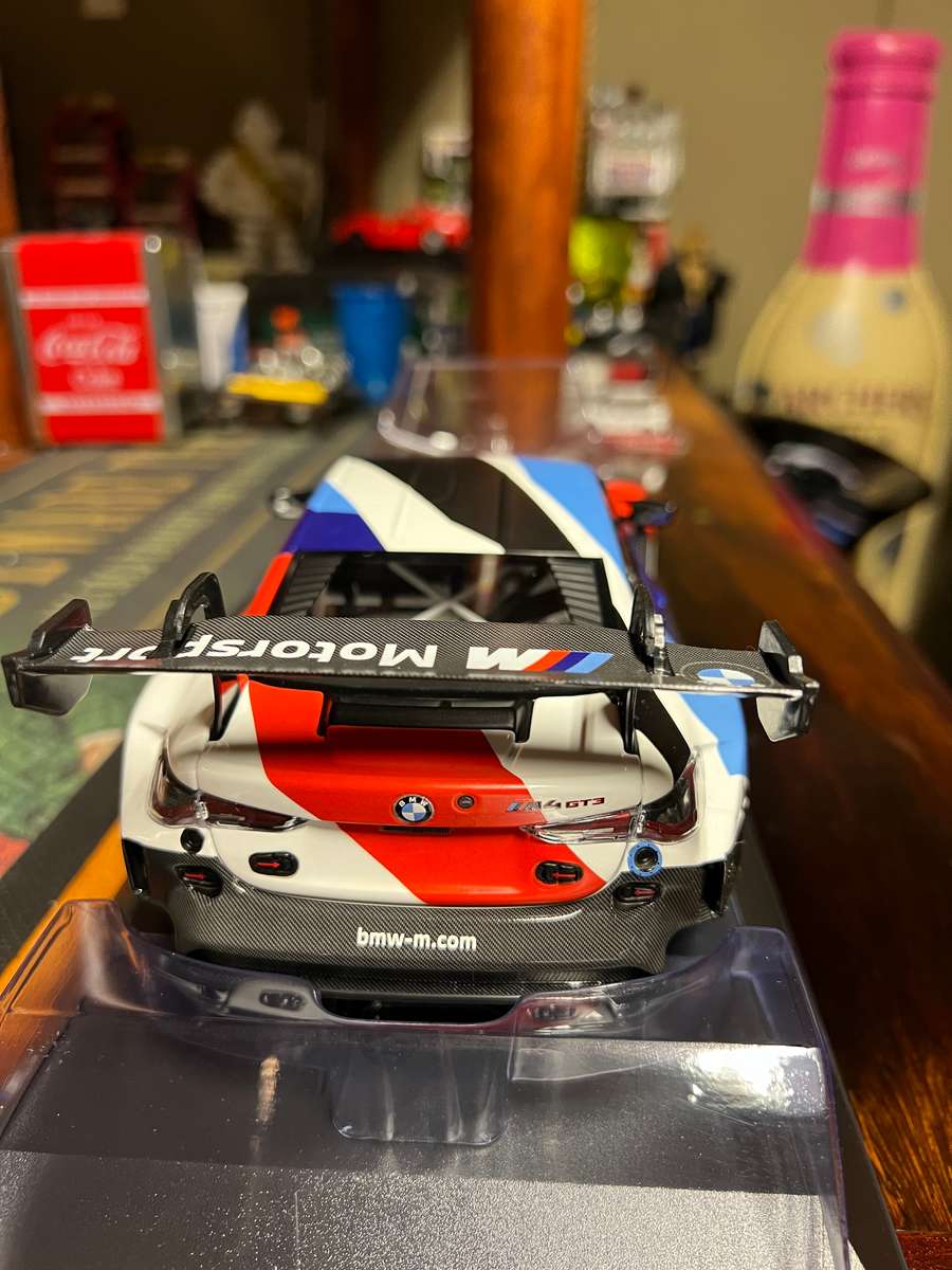 BMW M4 - GT3 - 2021 Presentation- 1/18 Minichamps