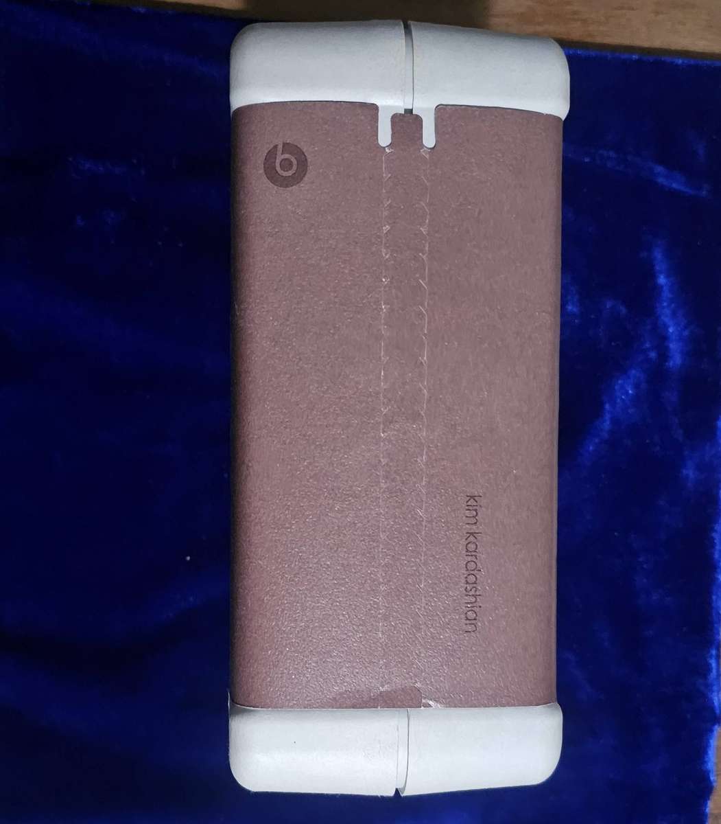 Beats by Dr Dre Kim Kardashian Edition