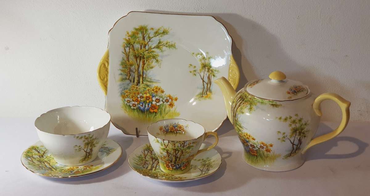 Shelley porcelain Daffodil time pattern Tea Trios circa 1940-1966