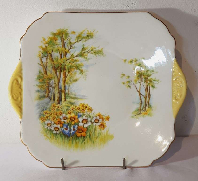 Shelley porcelain Daffodil Time pattern cake plate large circa 1940-1966