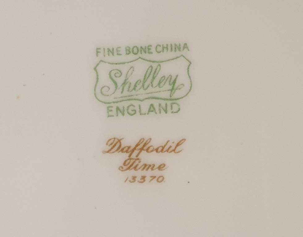 Shelley porcelain Daffodil Time pattern cake plate large circa 1940-1966