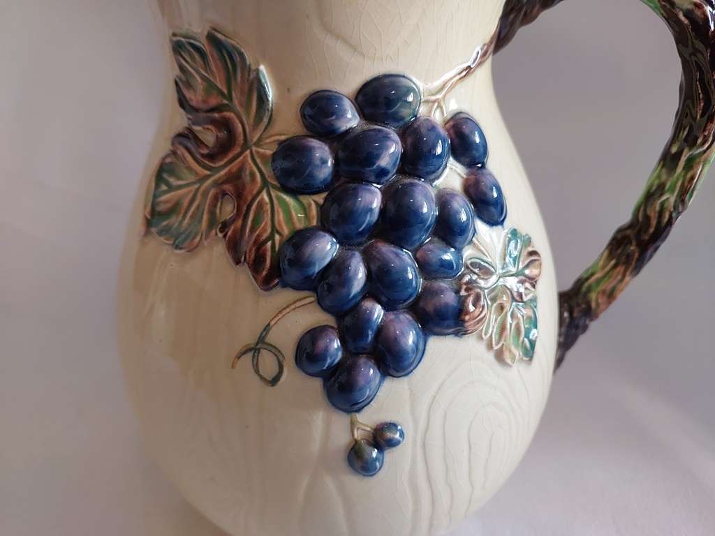 Carlton ware Grapevine Jug Green large