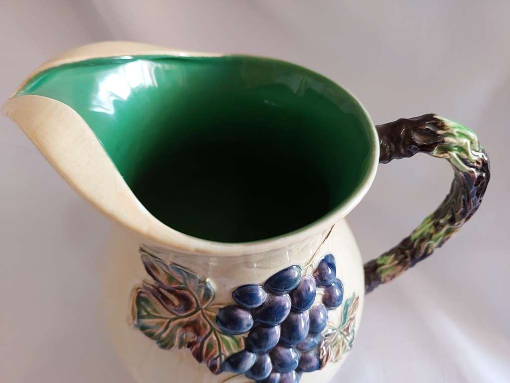 Carlton ware Grapevine Jug Green large