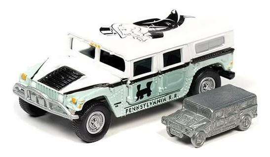 Johnny Lightning Pop Culture Hummer H 1 H1 2004 "Monopoly" + Game Token
