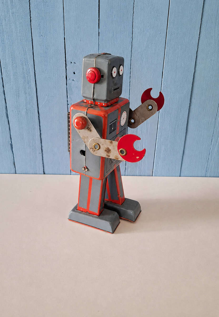 Retro Tin Robot