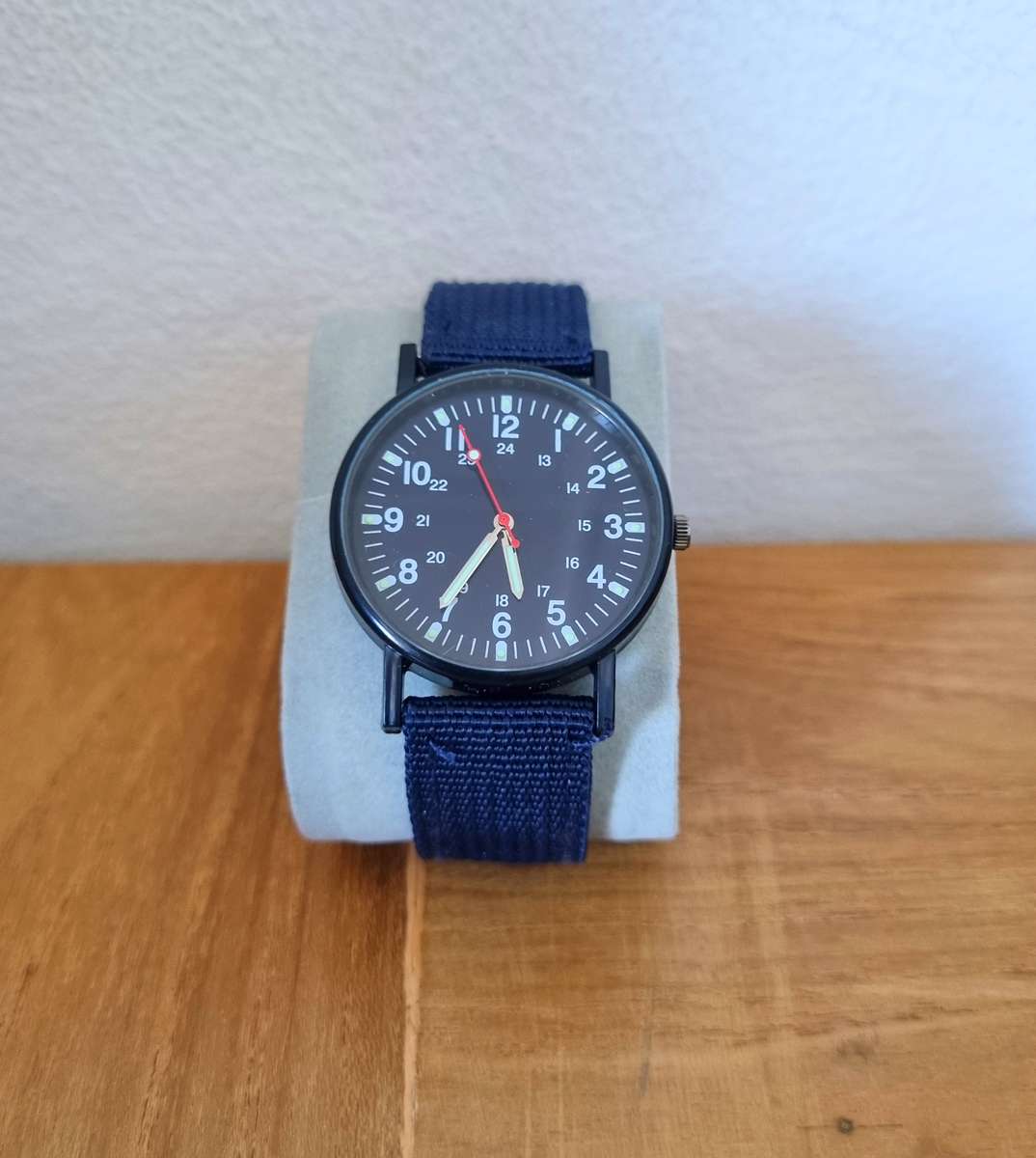 Men's Watch with luminous dial