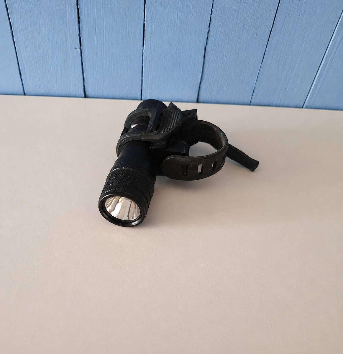 Flashlight with bike handlebar bracket