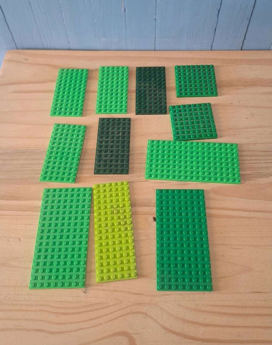 20 Lego Plates