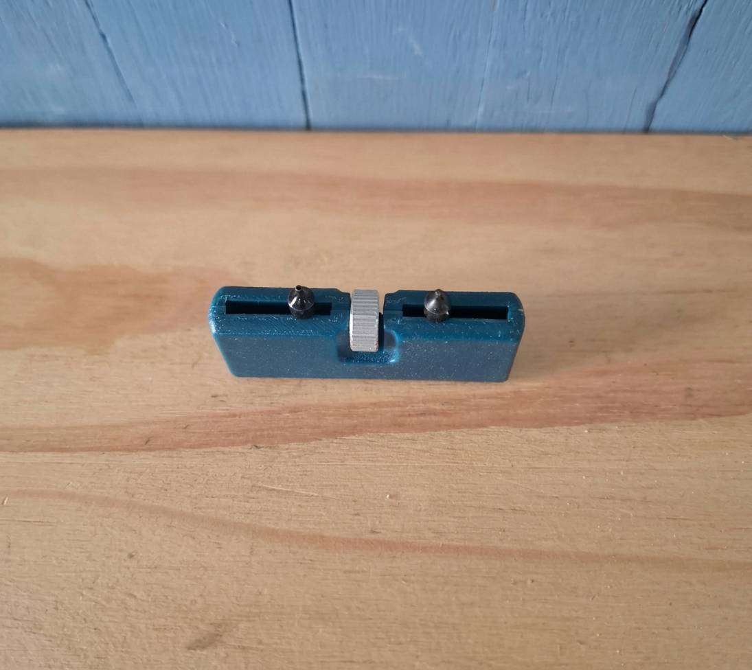 Watch case opener tool