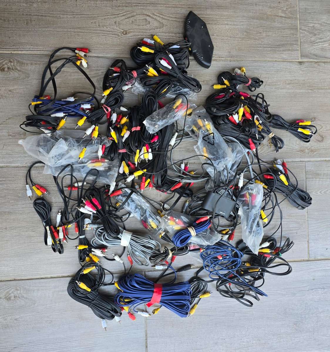 Lot of Assorted RCA Cables (see picture)
