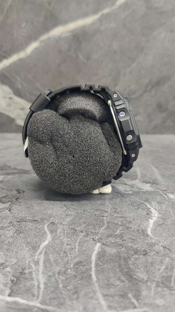 Casio - G-Shock Men's 5600 Series -DW-5600BBR-1