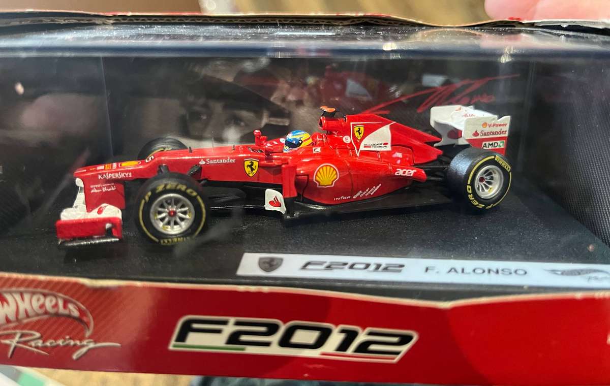 Hot wheels 1/.43 Ferrari Alonso 2012