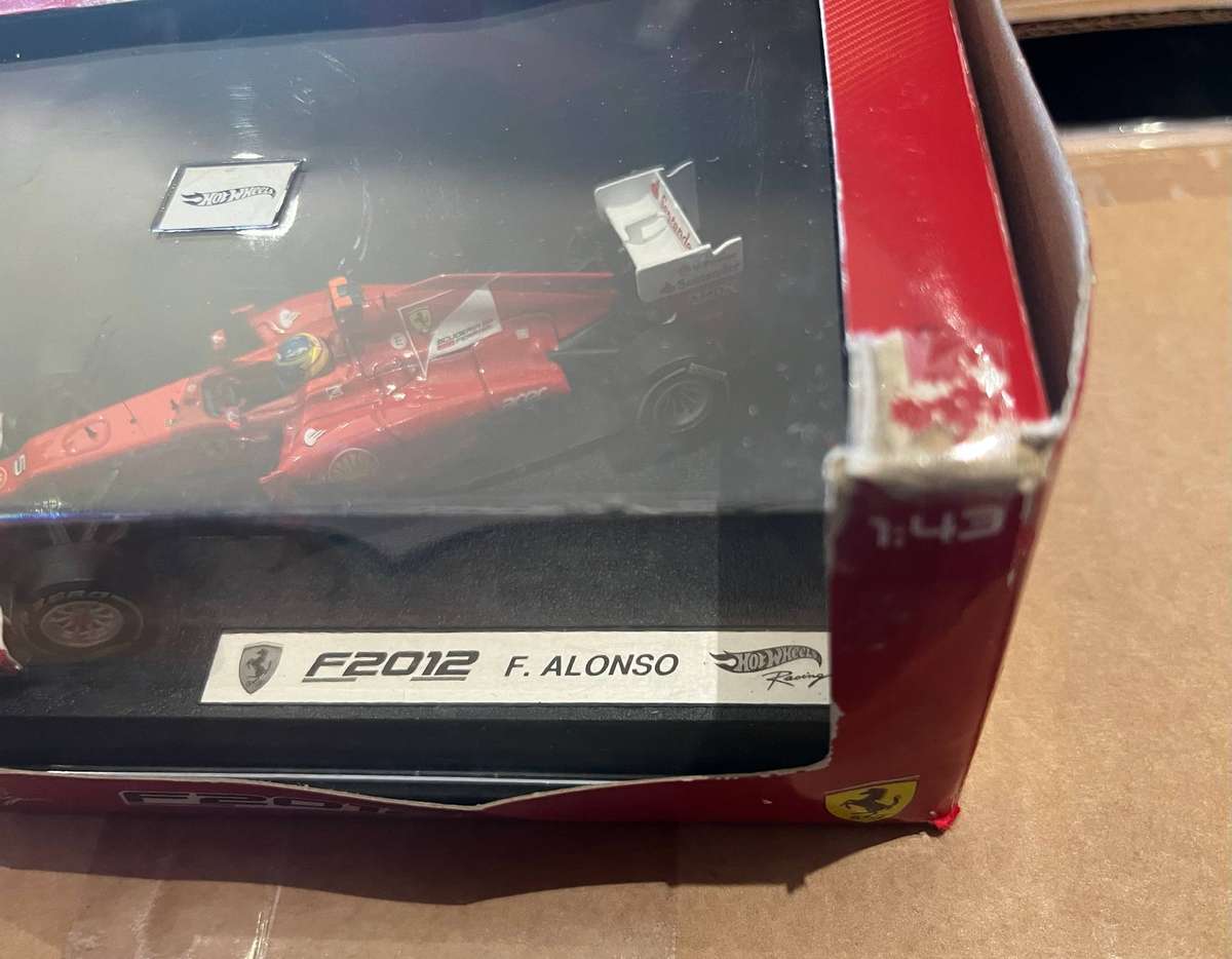 Hot wheels 1/.43 Ferrari Alonso 2012