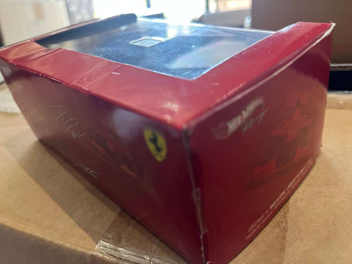 Hot wheels 1/.43 Ferrari Alonso 2012