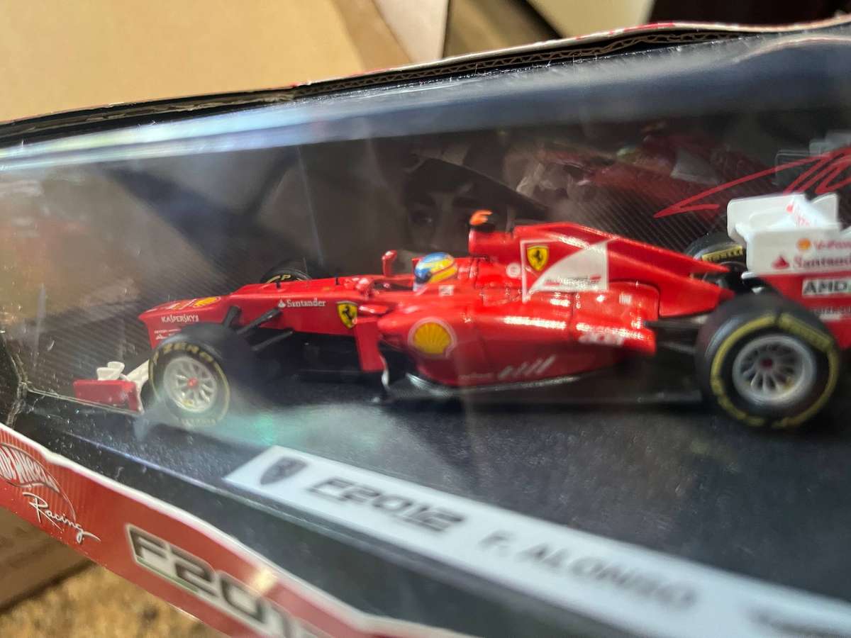 Hot wheels 1/.43 Ferrari Alonso 2012