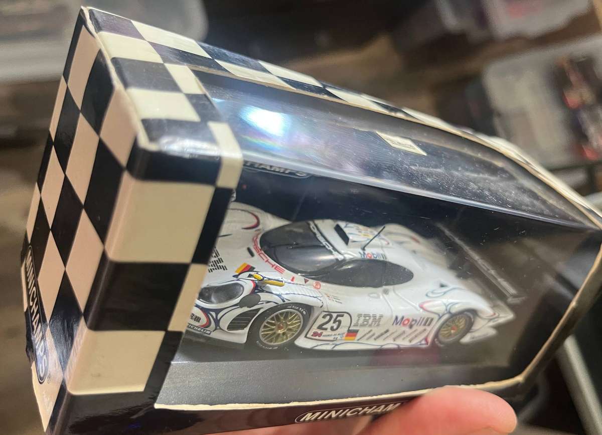 Minichamps Porsche Lemans.  1999.  1/43