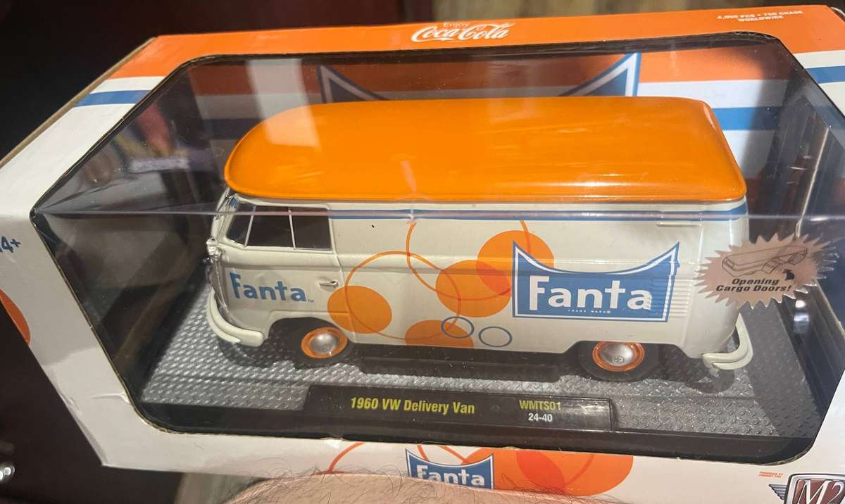 M2 1/24 scale Fanta Volkswagen kombi