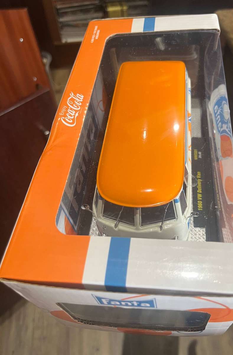 M2 1/24 scale Fanta Volkswagen kombi