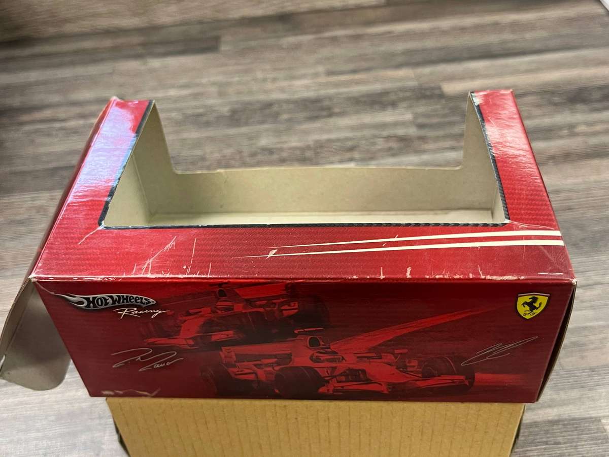 Hot Wheels Ferrari 1/43 Kimi Raikkonen 2008
