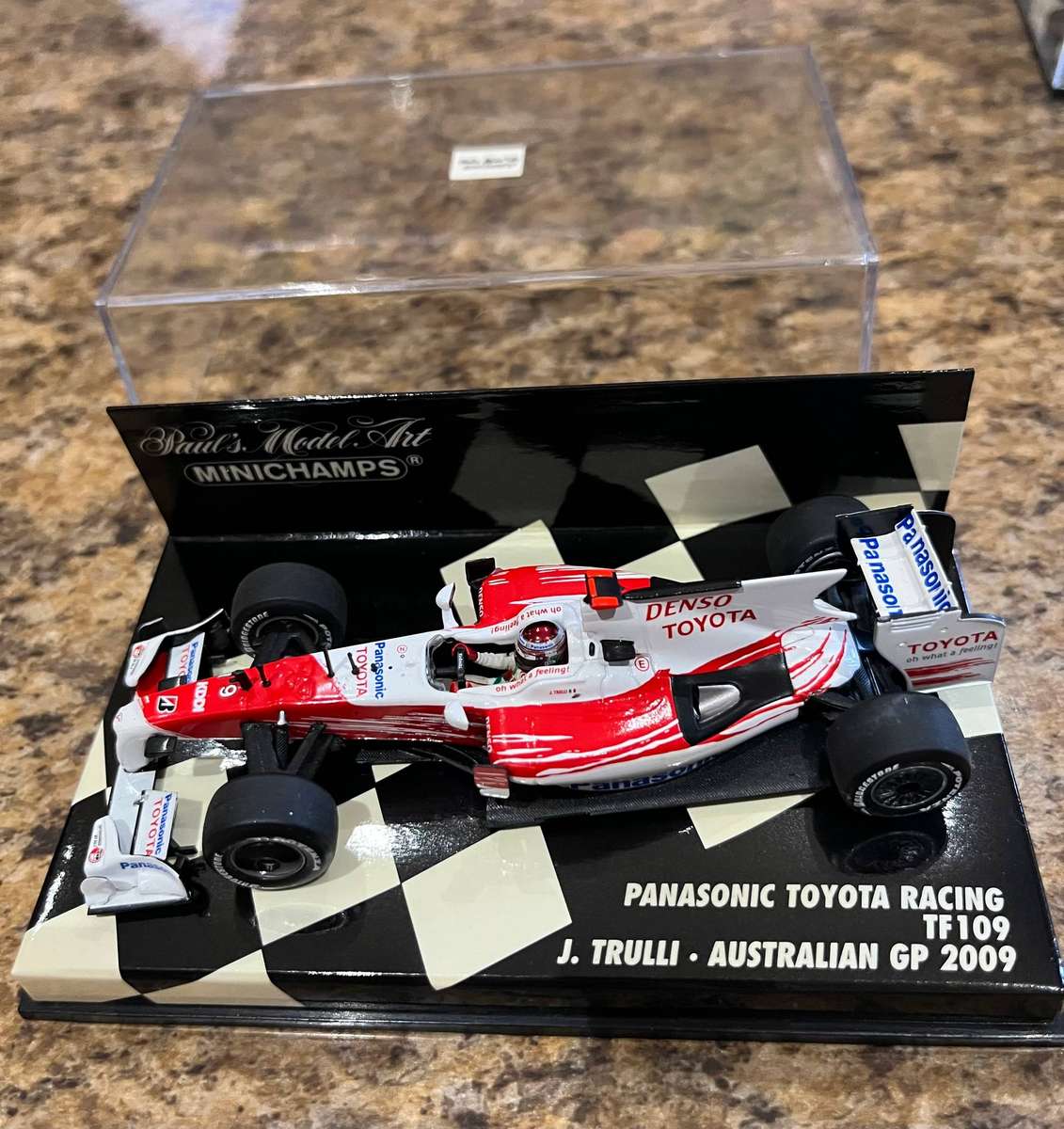 Minichamps Toyota F1. 1/43 2009.  Special edition