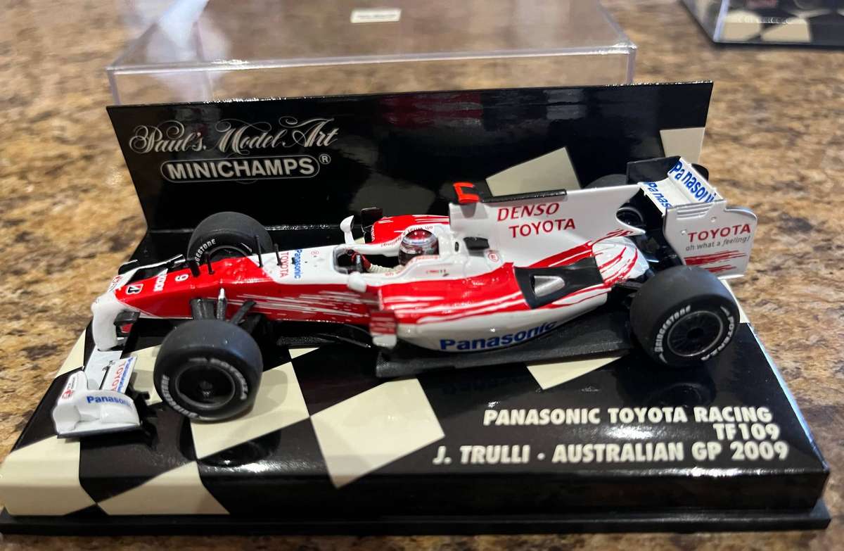 Minichamps Toyota F1. 1/43 2009.  Special edition