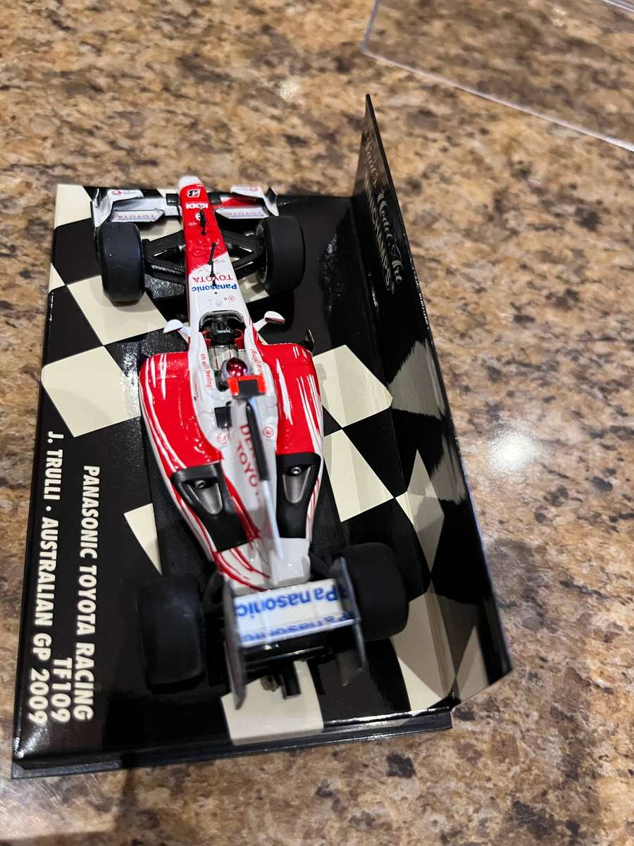 Minichamps Toyota F1. 1/43 2009.  Special edition
