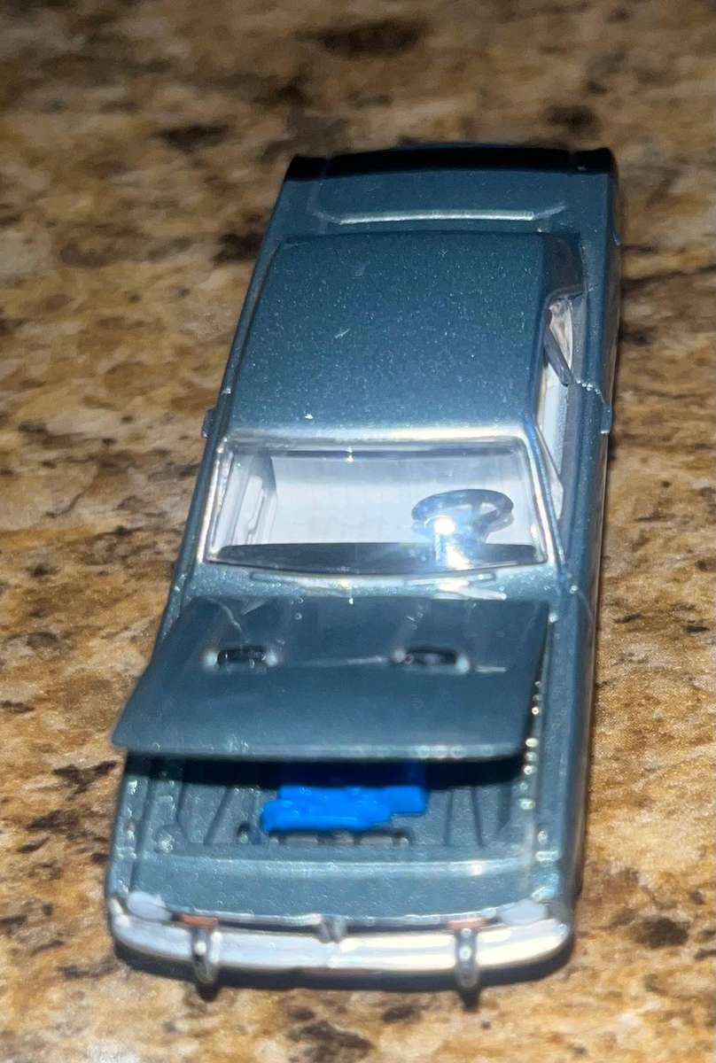 Auto world 1/64 loose. Valiant /dodge
