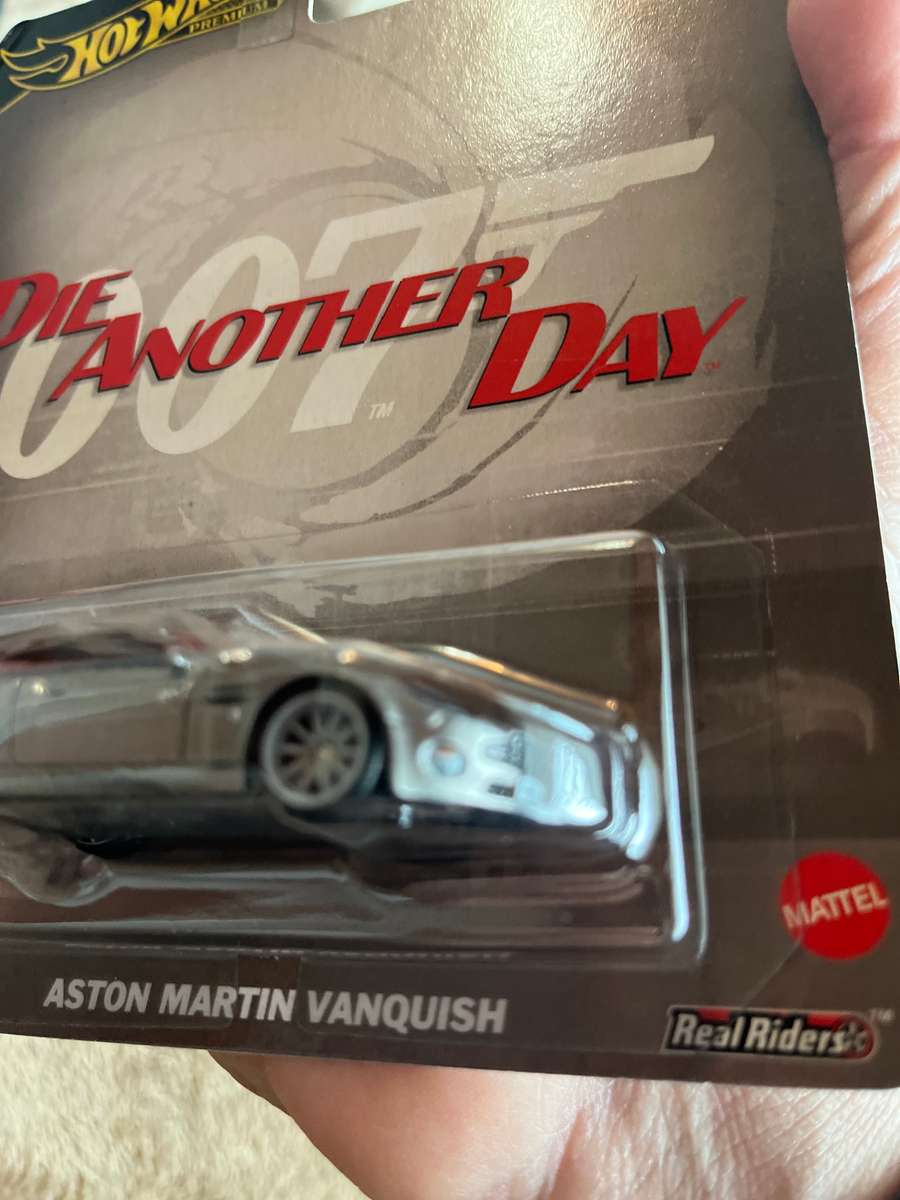 Hot wheels pop culture Aston Martin  Die  another day  r