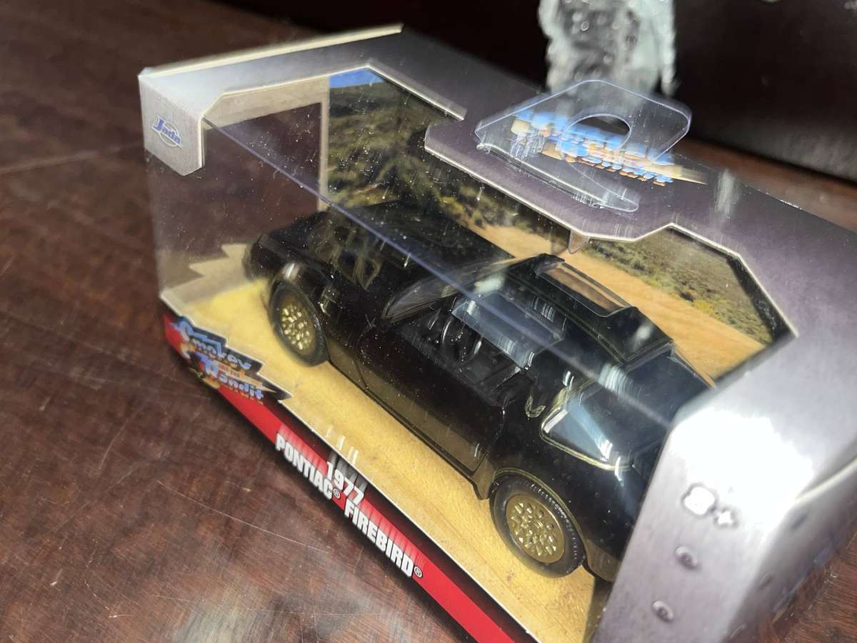 Jada 1:32 scale Smokey and the Bandit import
