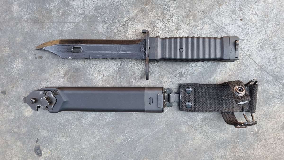 H&K G36 BAYONET IMPORTED BY ARMSCOR FOR TRIALS ON THE R4 RIFLE , UNSUCCESSFUL
