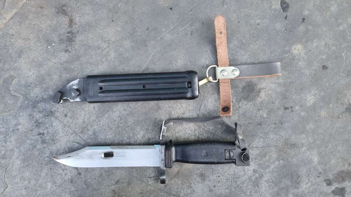 EAST GERMAN AKM 2ND PATTERN BAYONET (525111)