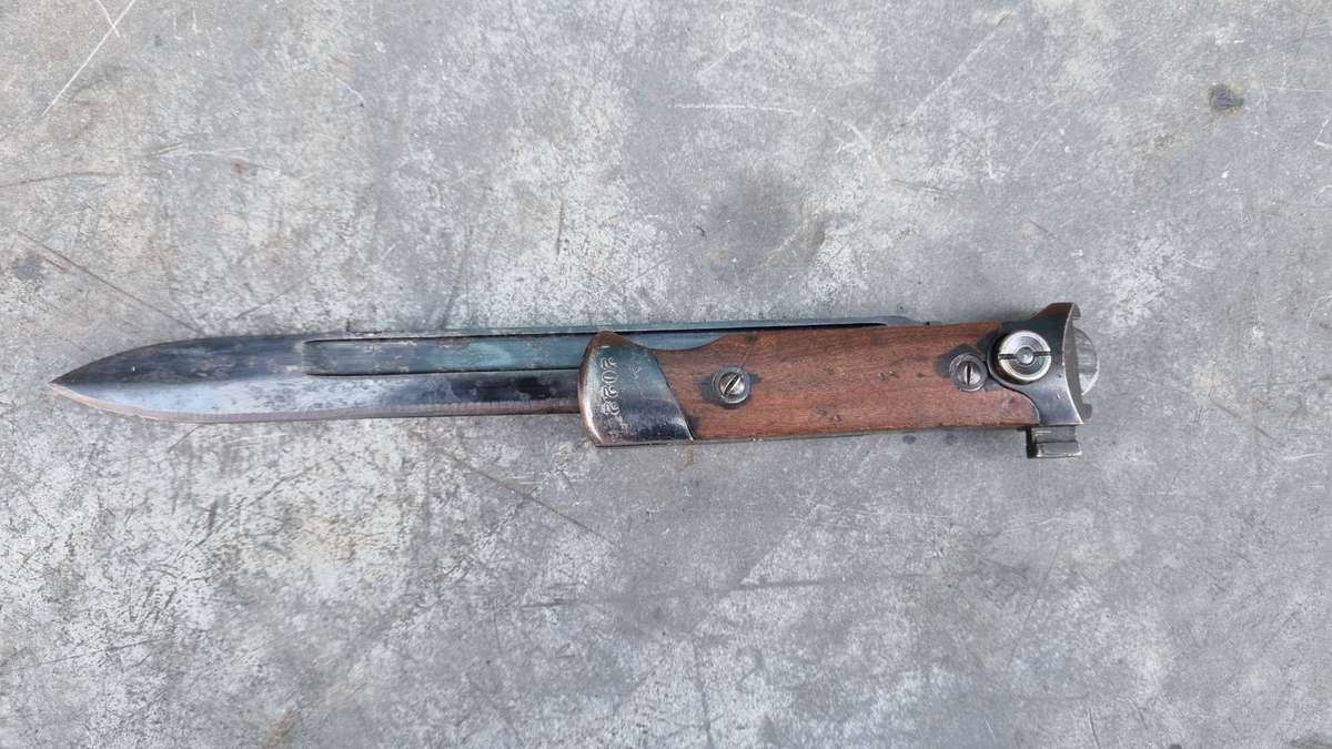 ITALIAN WW2 FOLDING BAYONET