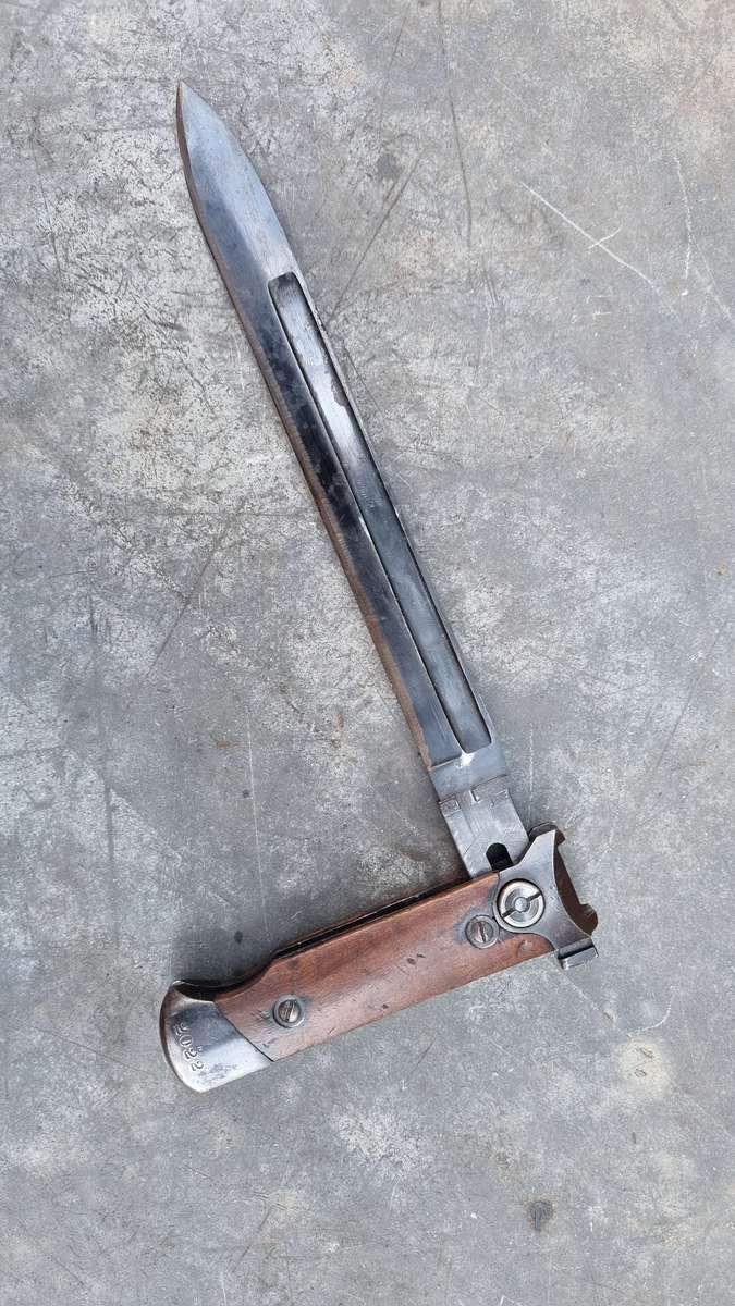 ITALIAN WW2 FOLDING BAYONET