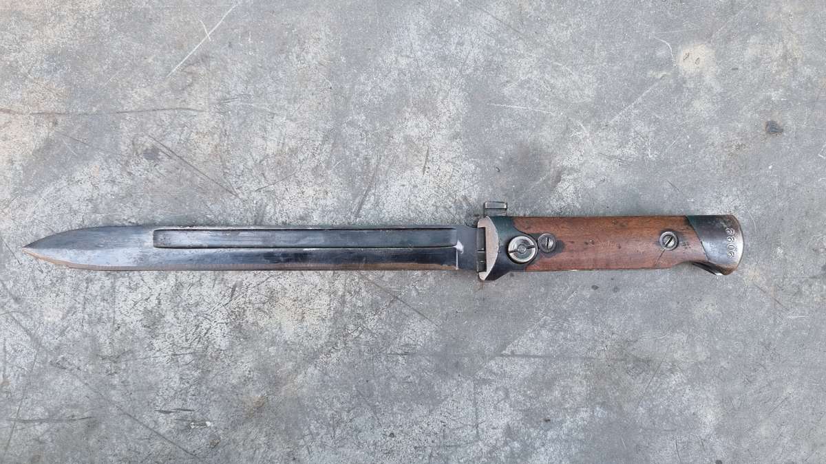 ITALIAN WW2 FOLDING BAYONET