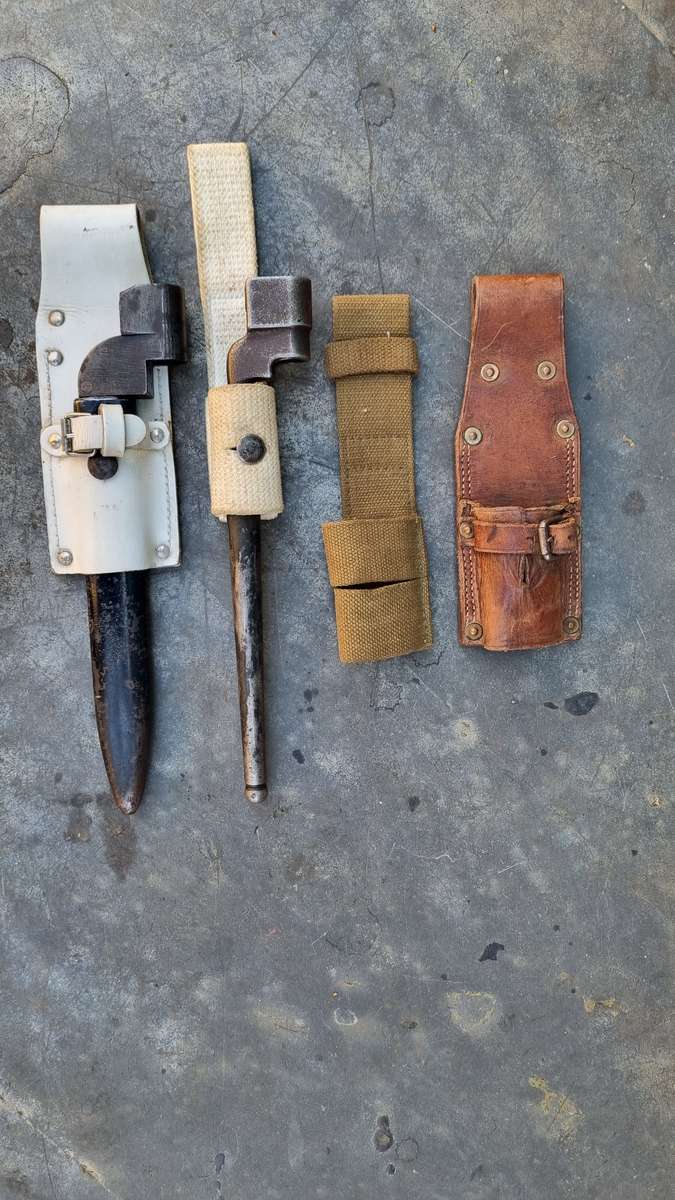 NO9 AND NO4 MK2 BAYONET
