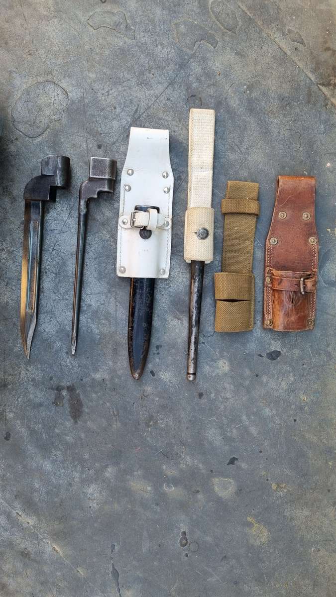 NO9 AND NO4 MK2 BAYONET