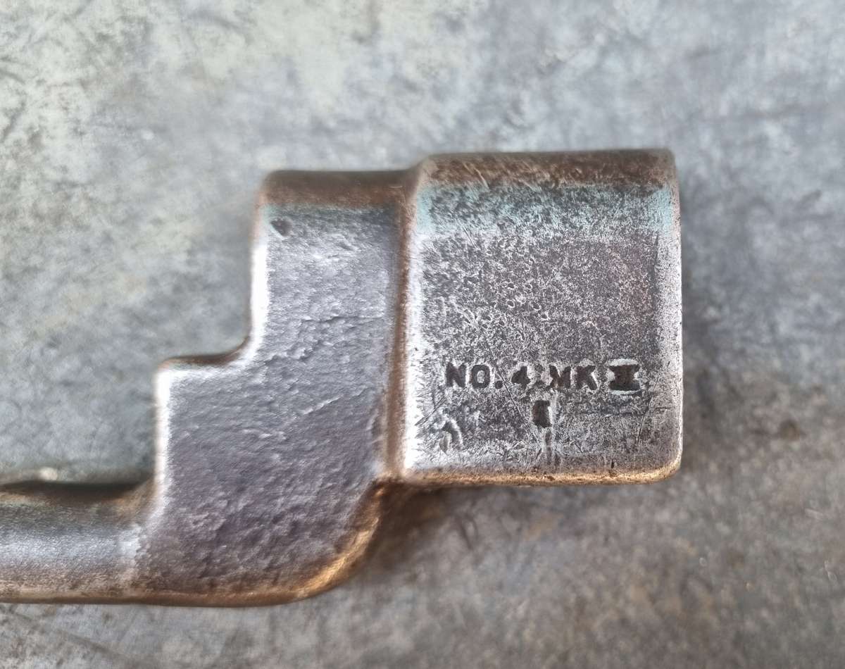 NO9 AND NO4 MK2 BAYONET