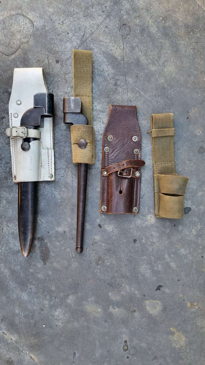 NO9 AND NO4 MK2 BAYONET