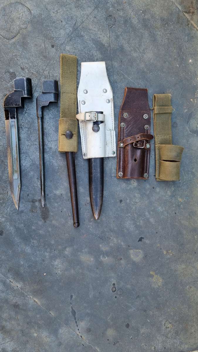 NO9 AND NO4 MK2 BAYONET