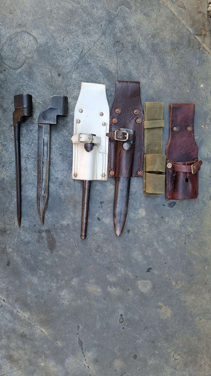 NO9 AND NO4 MK2 BAYONET