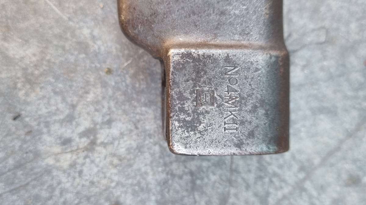 NO9 AND NO4 MK2 BAYONET